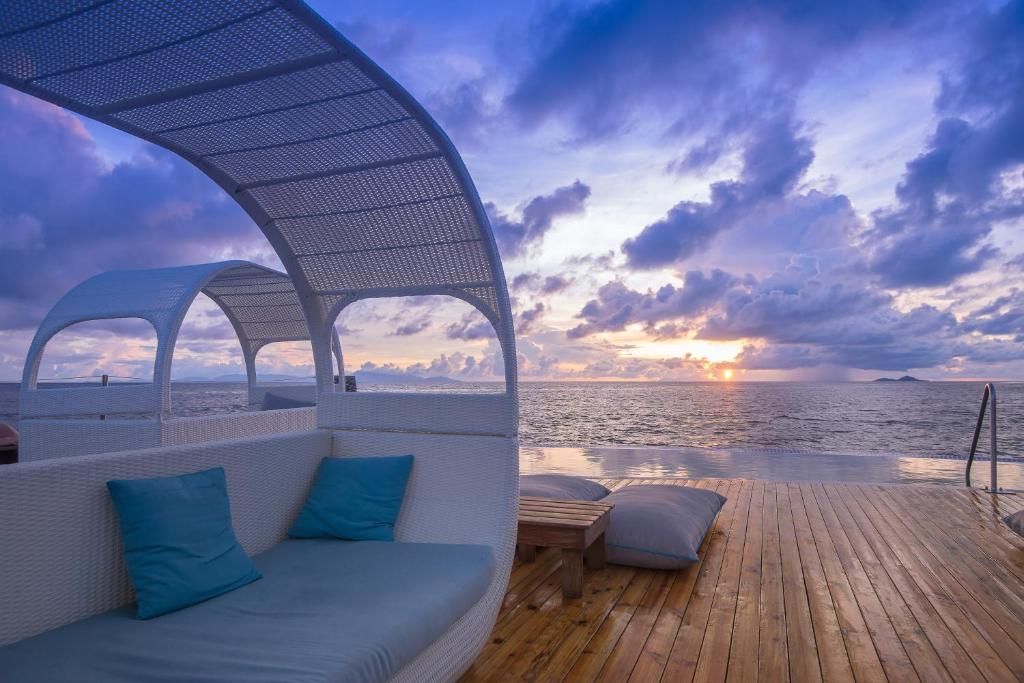 Coco De Mer & Black Parrot Suites фото 72