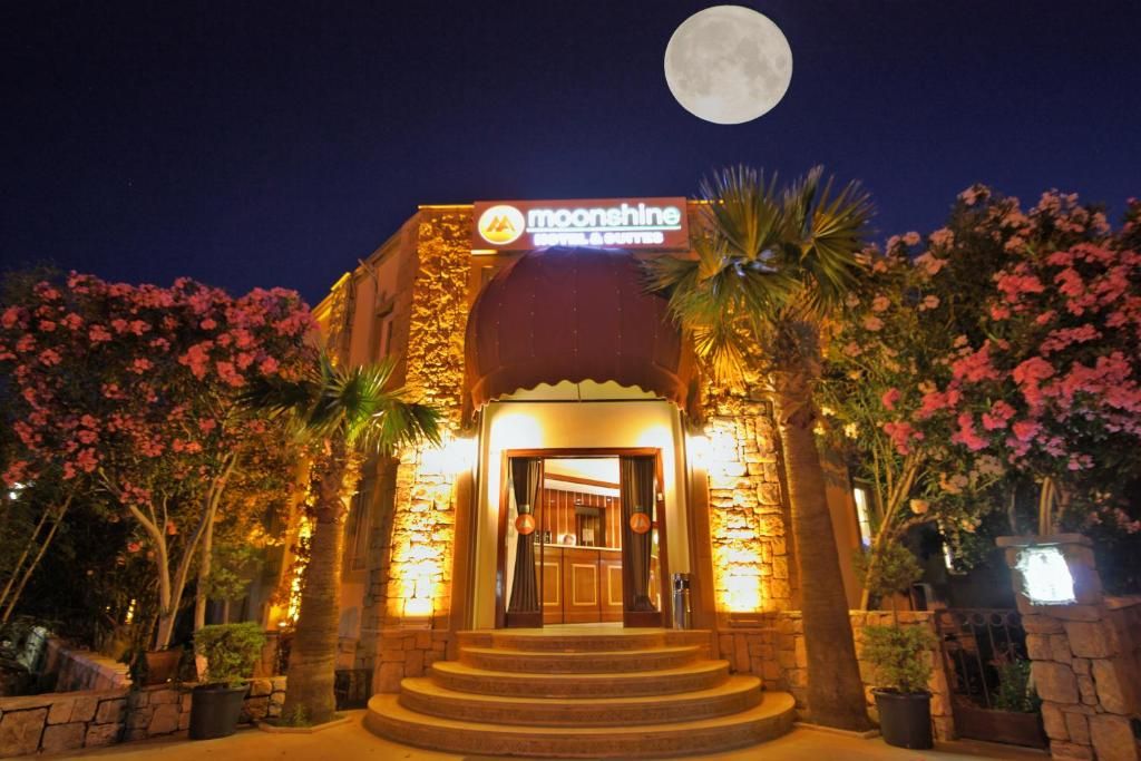 Moonshine Hotel & Suites фото 35