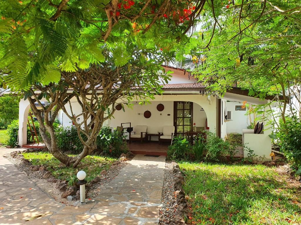 Flame Tree Cottages фото 9