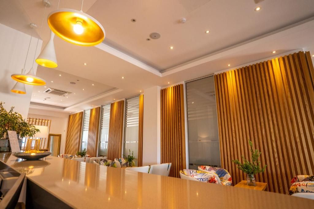 Vrachia Beach Hotel & Suites фото 11
