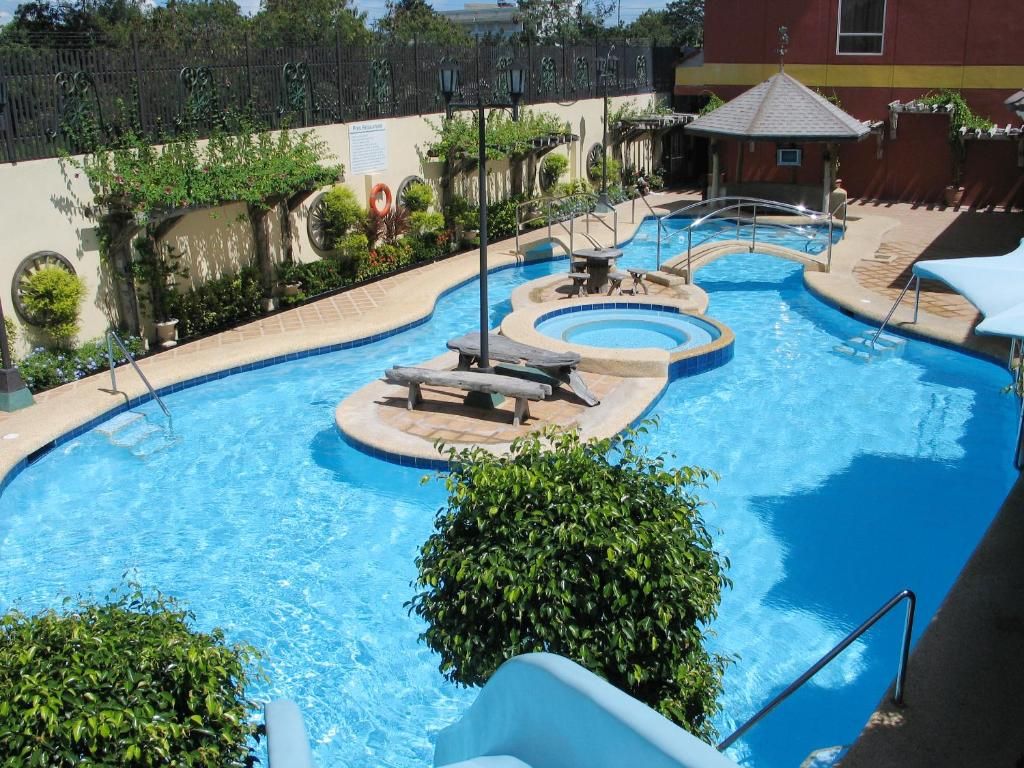 Crown Regency Suites Mactan фото 25