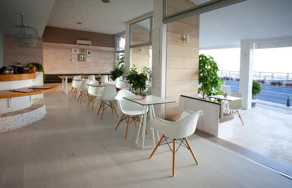 Costantiana Beach Hotel Apartments фото 31