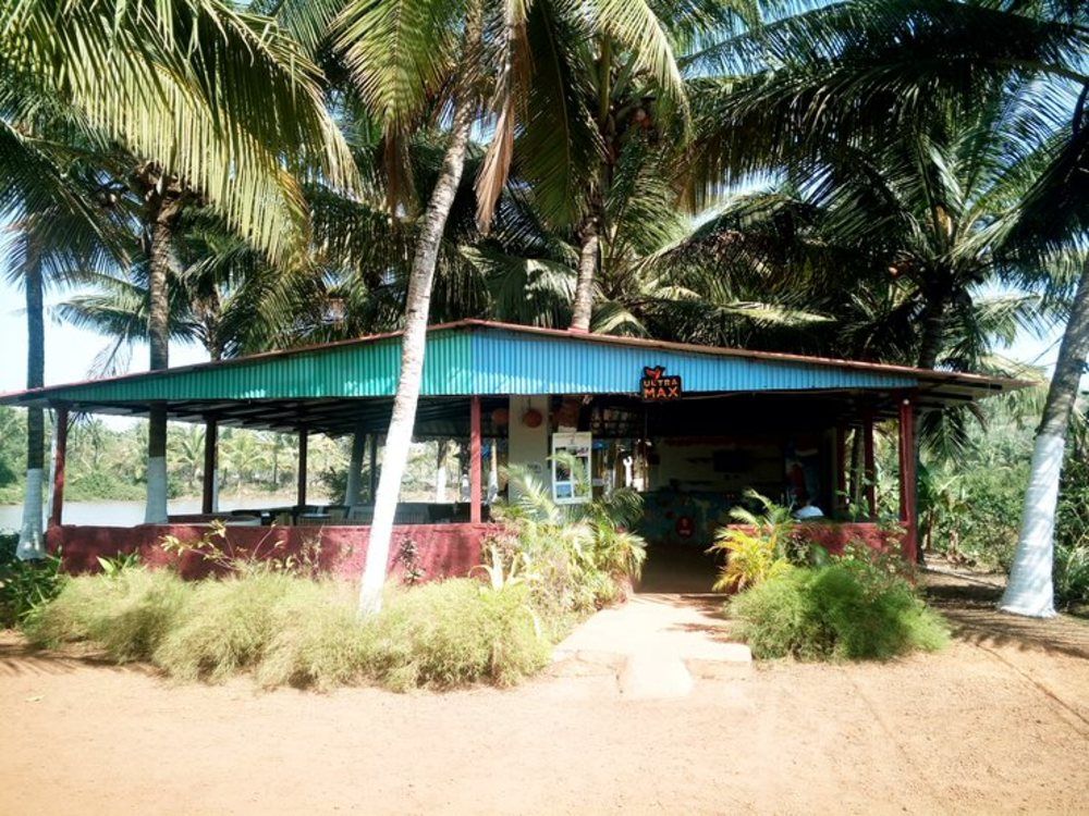 Om Lake Resort фото 32