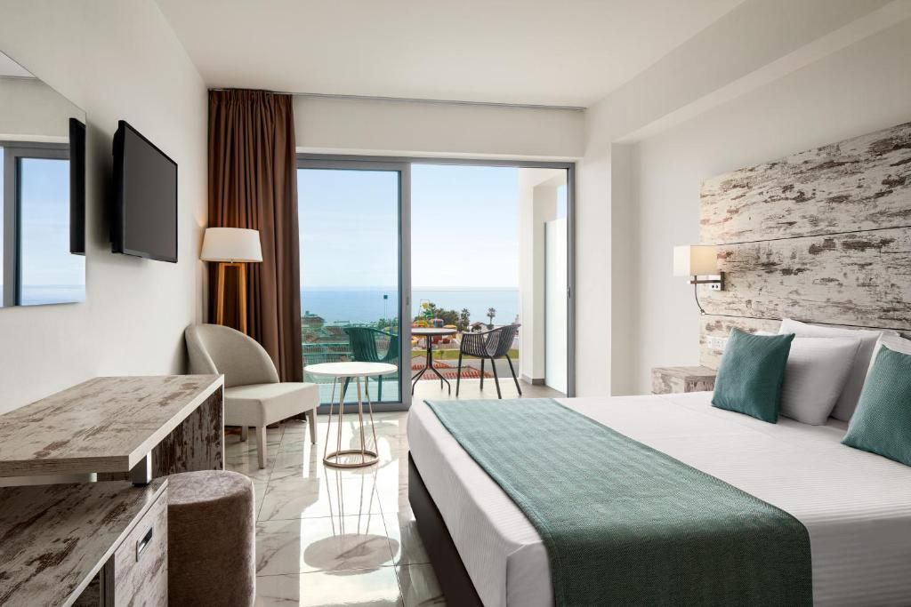 Ramada Hotel & Suites by Wyndham Ayia Napa фото 11