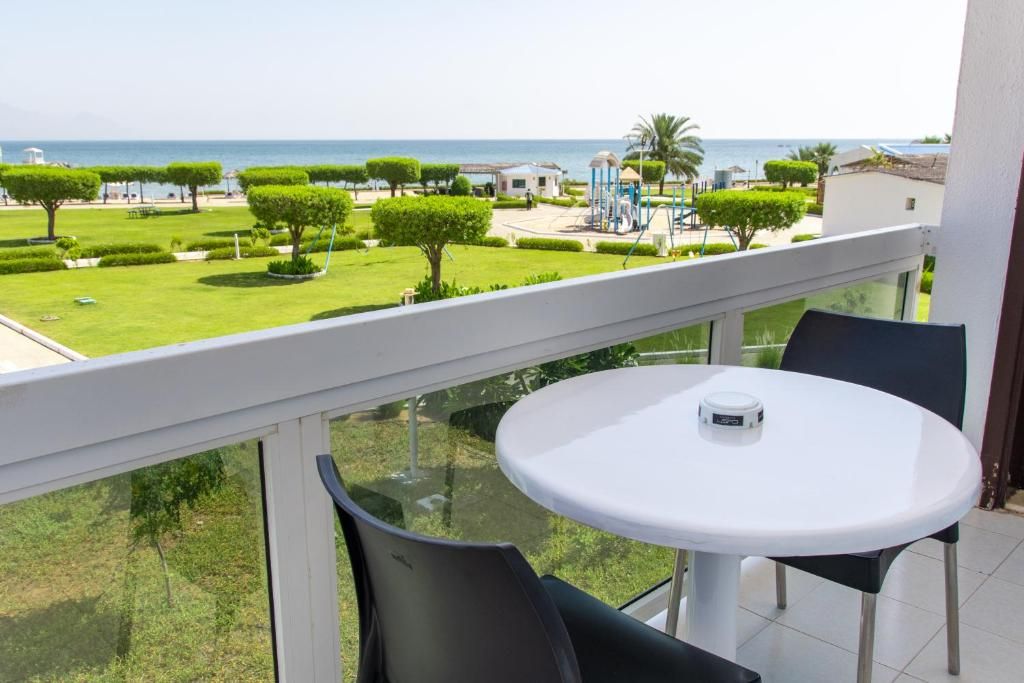 Holiday Beach Resort фото 44