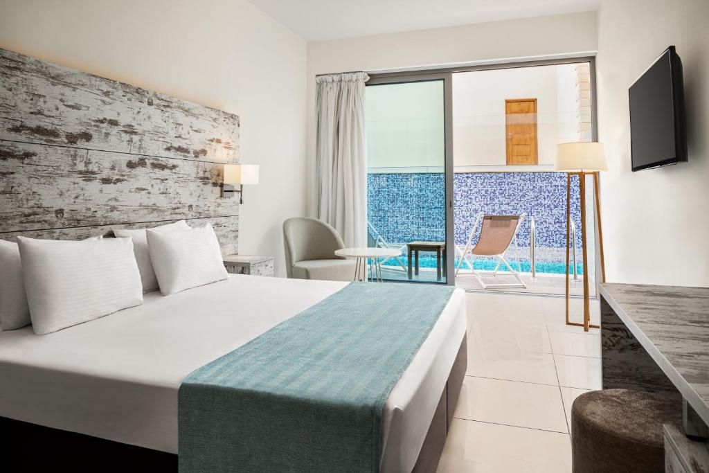 Ramada Hotel & Suites by Wyndham Ayia Napa фото 9
