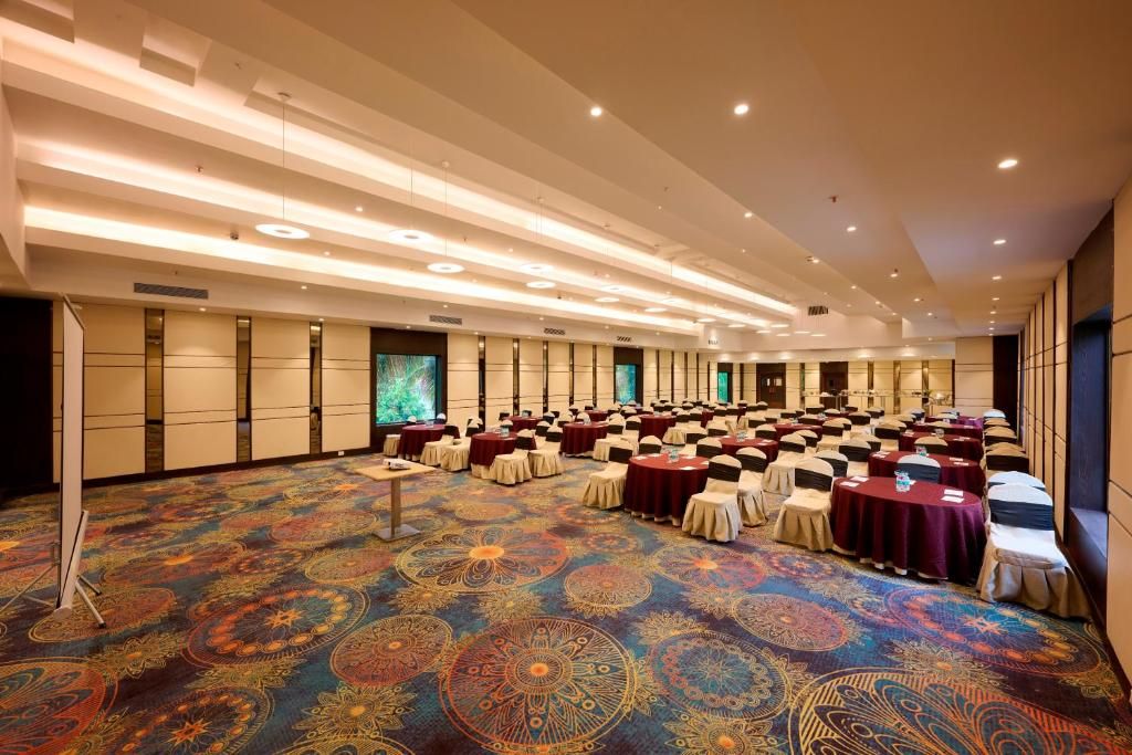 Sea Breeze Sarovar Portico фото 47