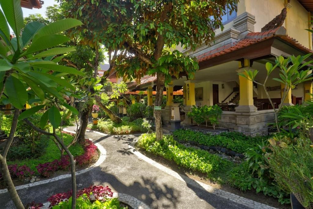 Royal Tunjung Hotel & Villa Legian фото 41