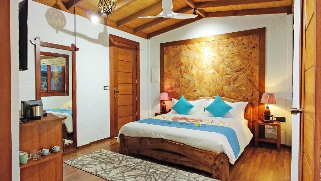 Island Luxury Boutique Hotel - Fulhadhoo фото 2