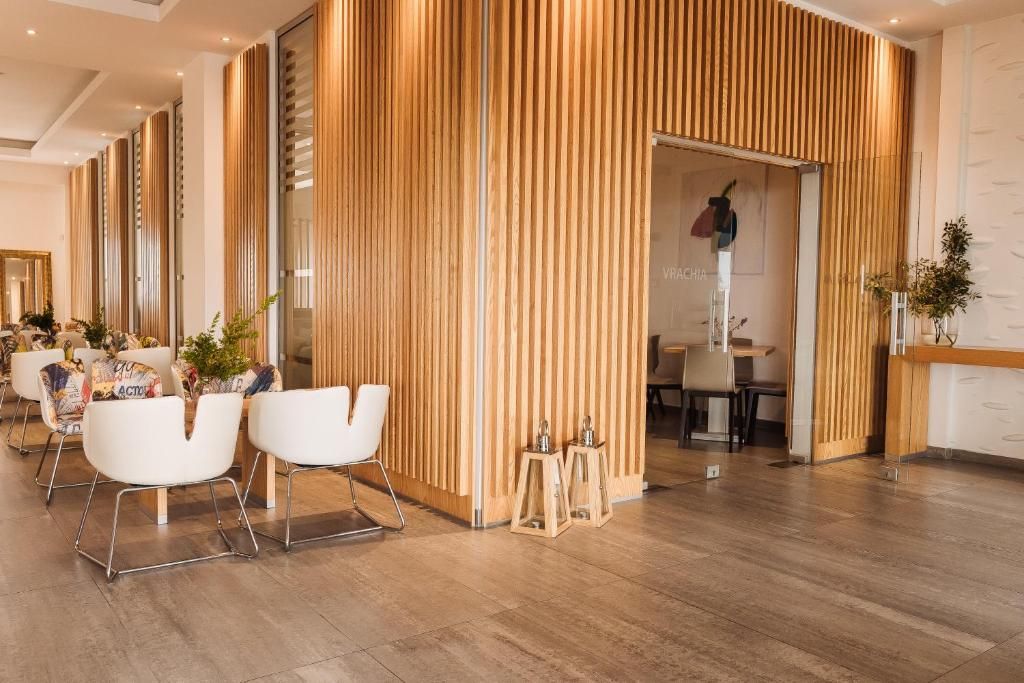 Vrachia Beach Hotel & Suites фото 13