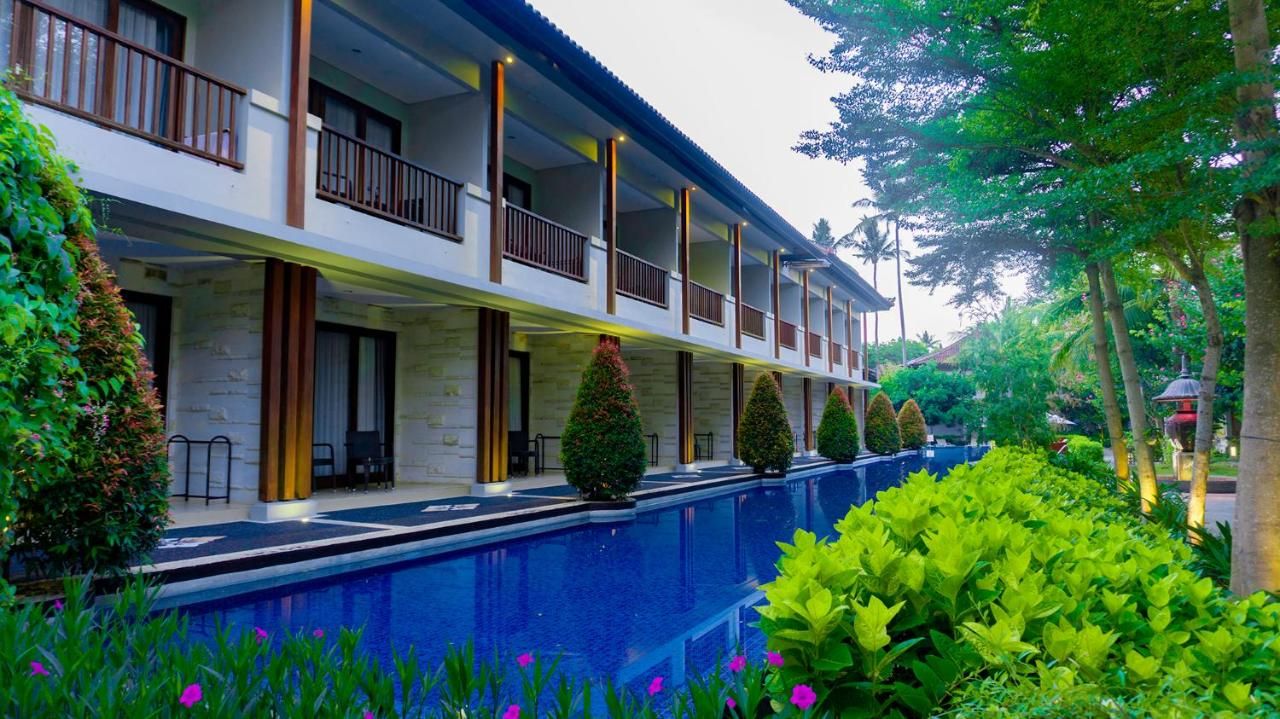 Grand Whiz Hotel Nusa Dua фото 0