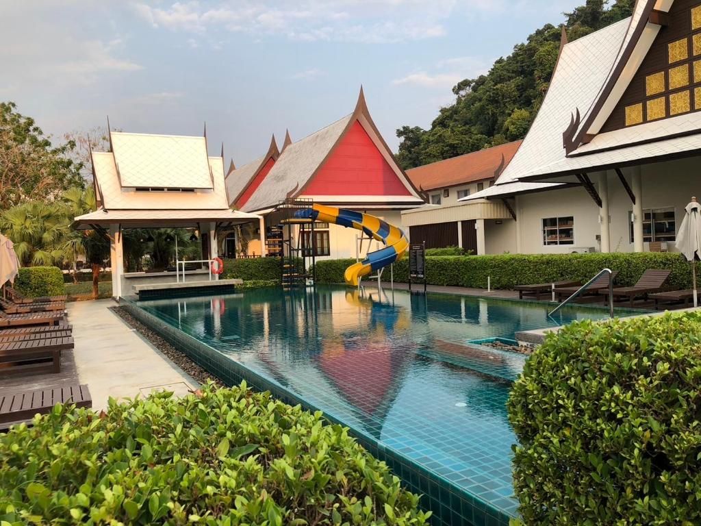 Bhu Tarn Koh Chang Resort & Spa фото 52