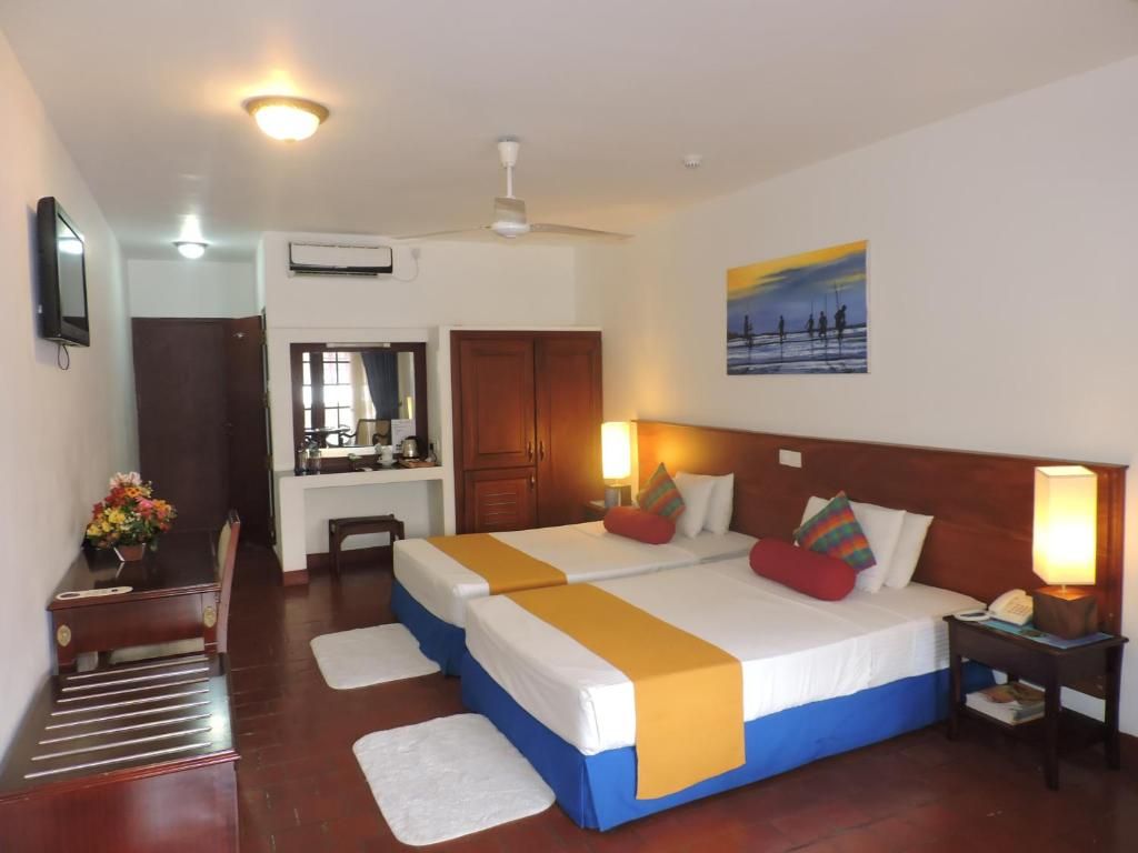 Catamaran Beach Hotel фото 3