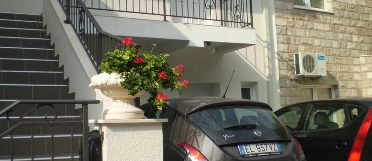 Фото отеля Apartments Leut