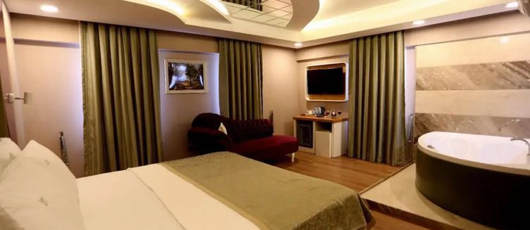 Фото отеля Life Corner Hotel