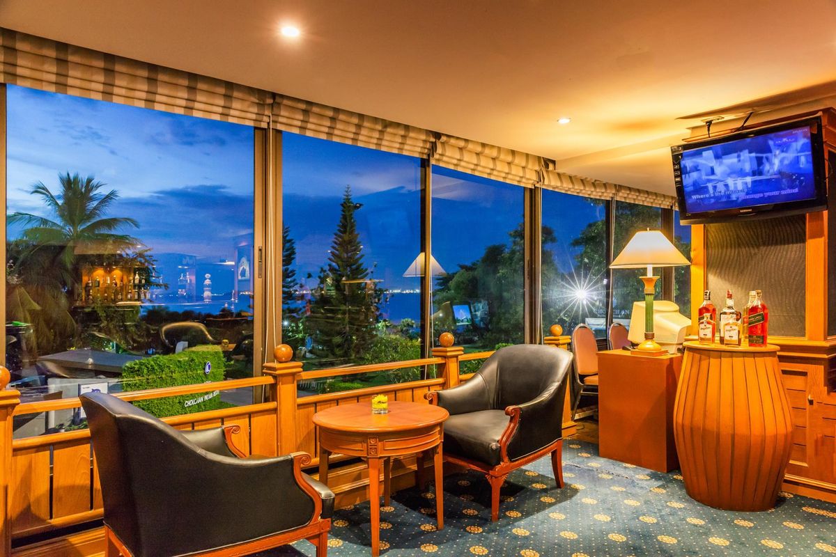 Cholchan Pattaya Beach Resort фото 62