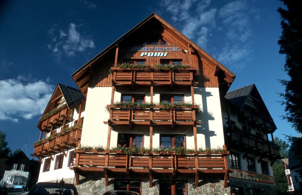Hotel Pomi фото 0