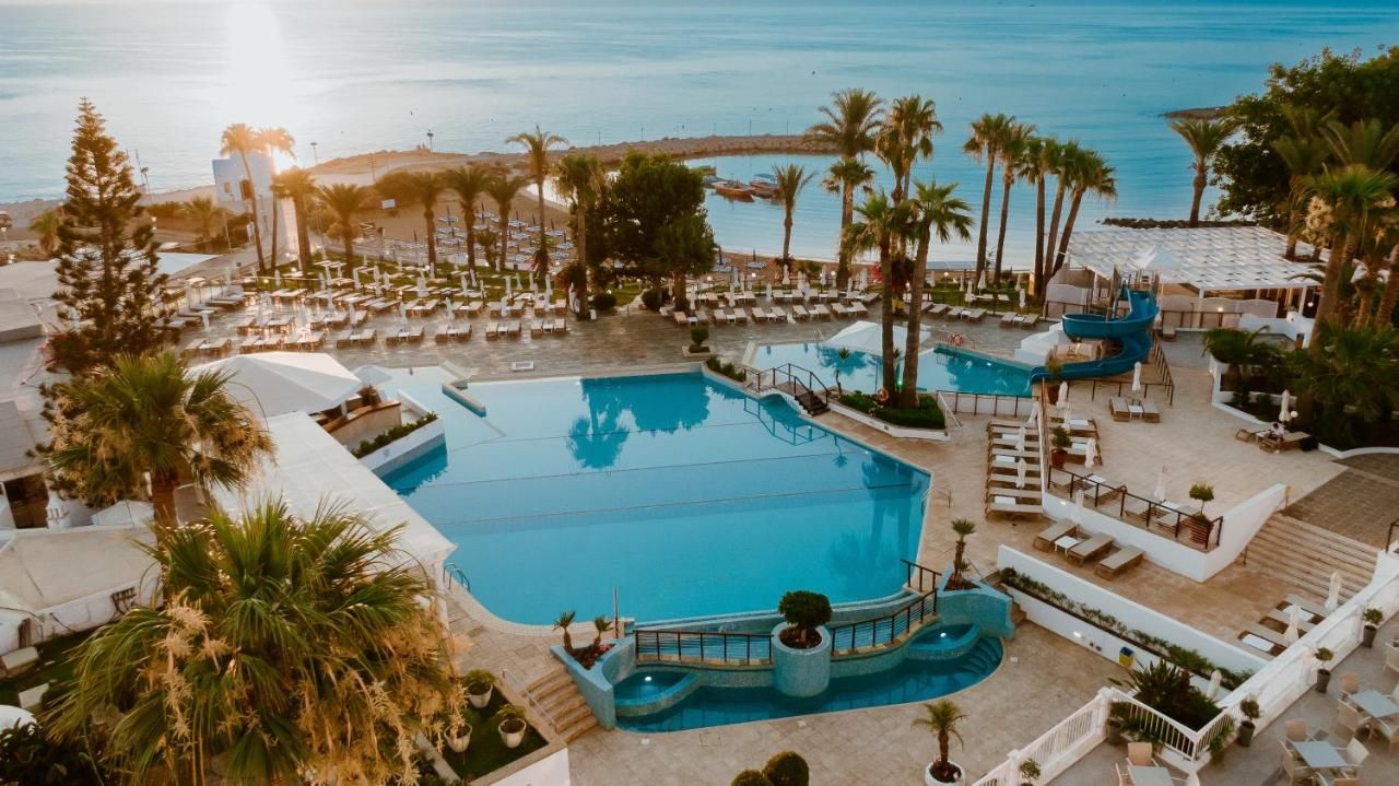 Golden Coast Beach Hotel фото 8
