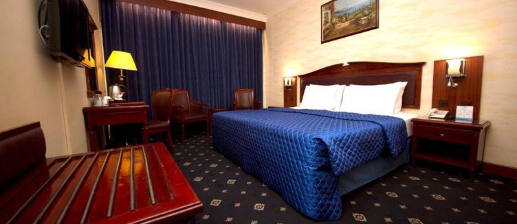 Фото отеля Mount Royal Hotel