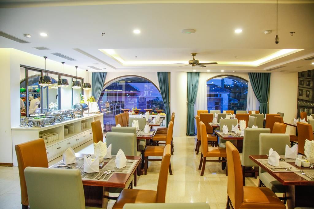 Ritzy Hotel фото 4