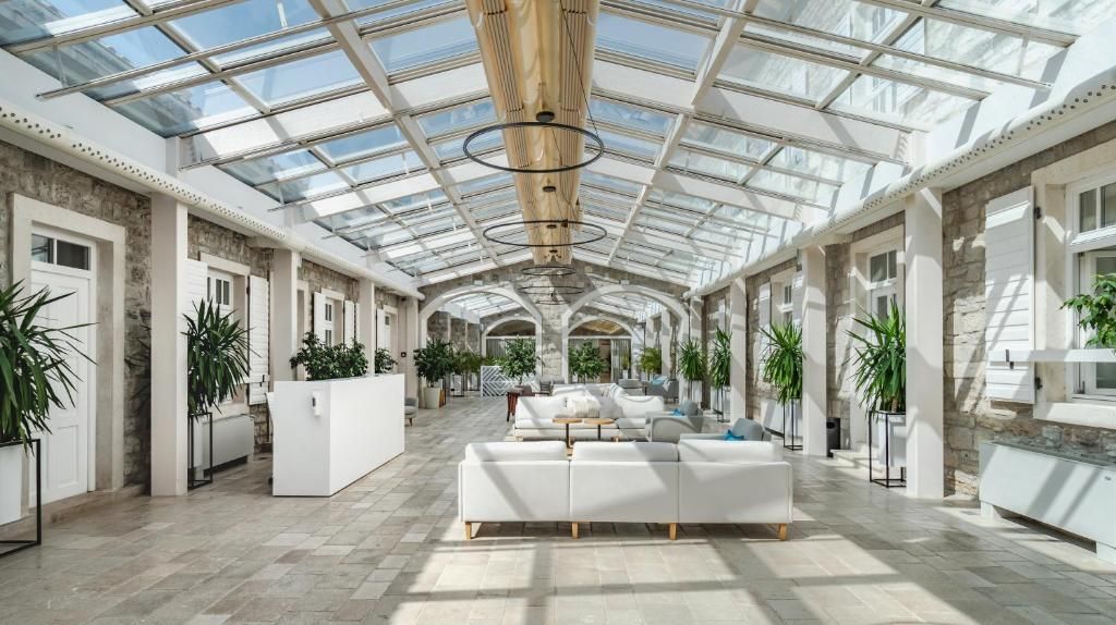 Lazure Hotel & Marina фото 43