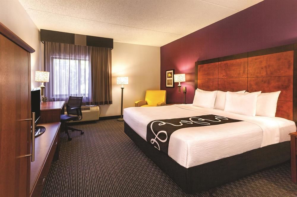 La Quinta Inn & Suites Miami Airport East фото 37