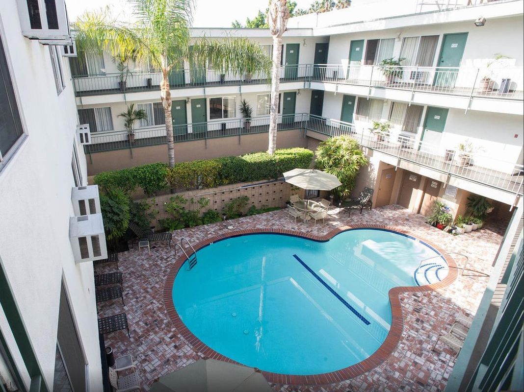 Dunes Inn Wilshire фото 21