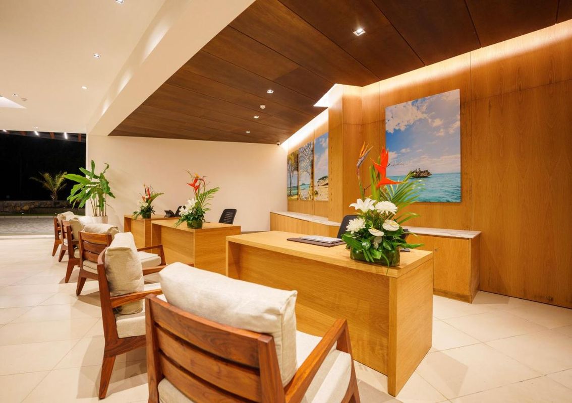 Oceans Creek Beach Hotel фото 1