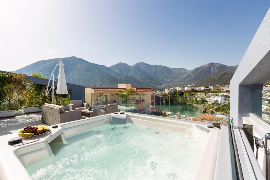 Luxury Suite with Sea View in Akrogiali Luxury Aparthotel фото 6