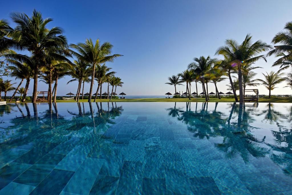 Wyndham Hoi An Royal Beachfront Resort & Villas фото 11