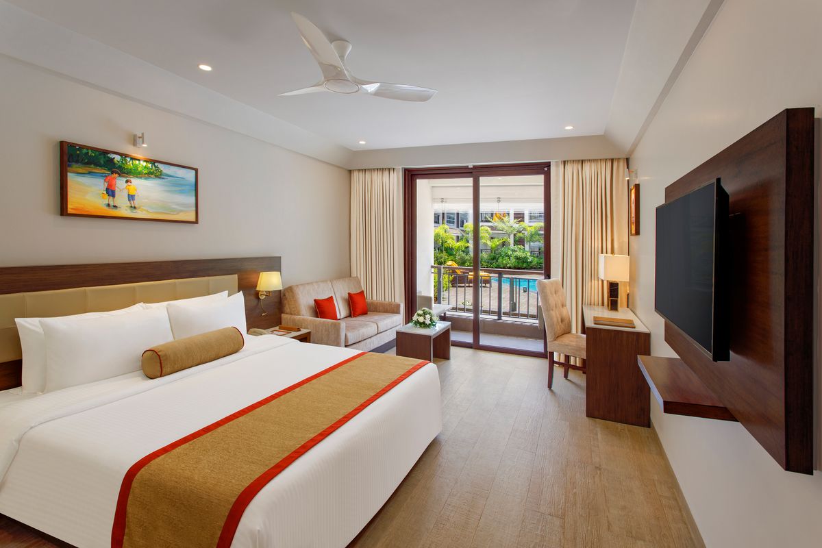 Sobit Sarovar Portico фото 3