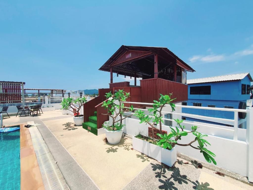 Issara Patong Beach фото 68