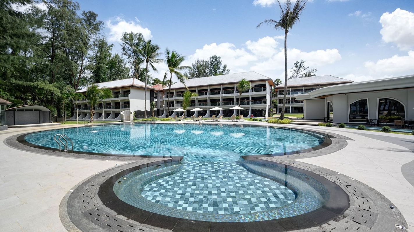 Amora Beach Resort Phuket фото 7