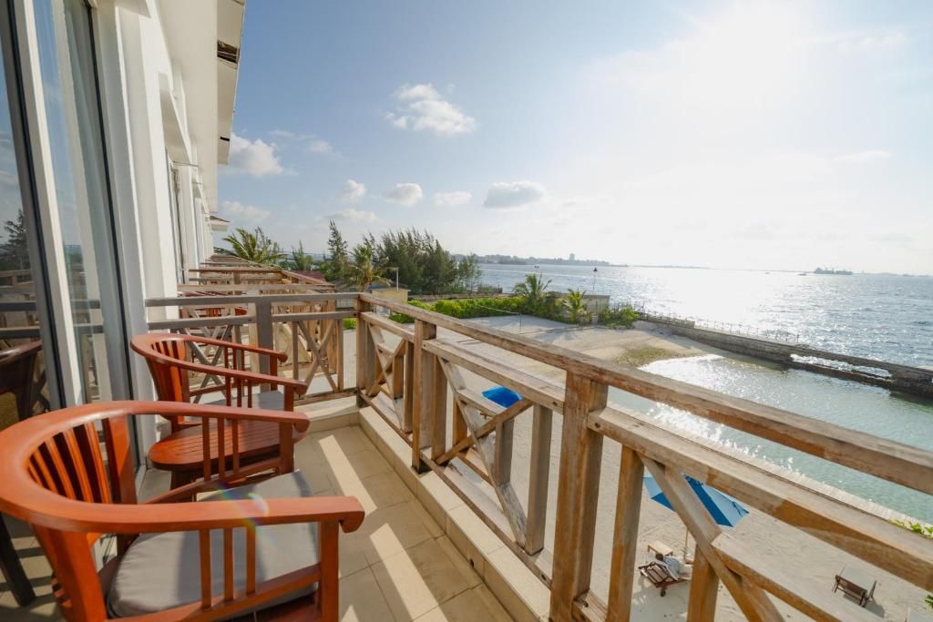 Hulhule Island Hotel фото 34
