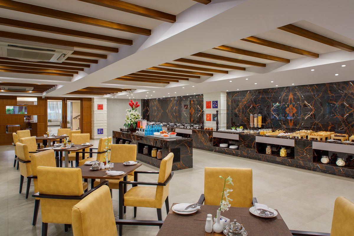 Sobit Sarovar Portico фото 9
