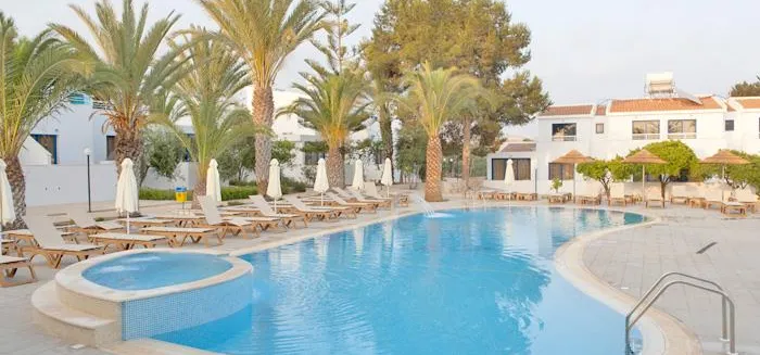 Фото отеля Stavrolia Gardens Hotel Apartments