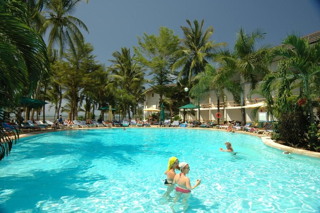Travellers Beach Hotel and Club фото 21