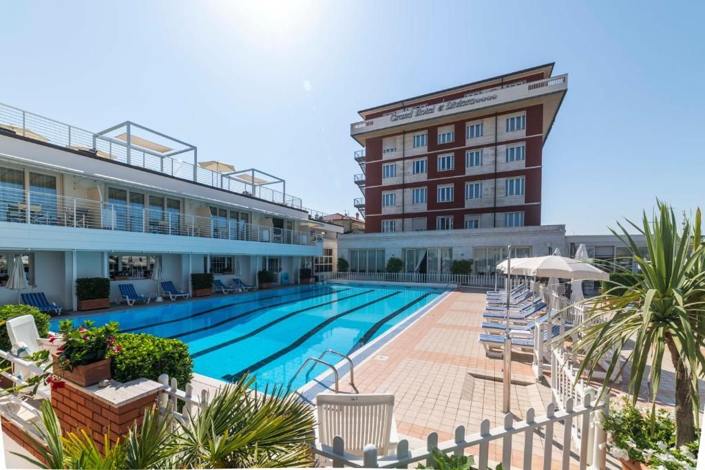 Grand Hotel & Riviera фото 3