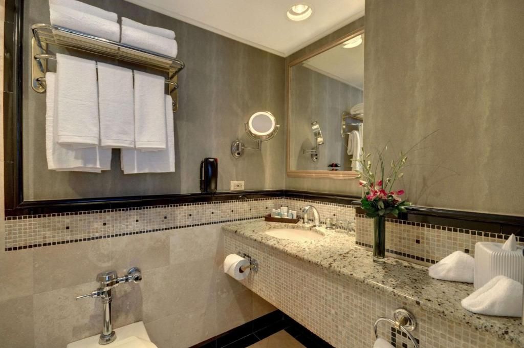 The Whitehall Hotel фото 3