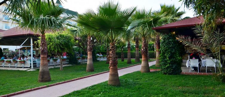 Фото отеля Royal Garden Suit Hotel