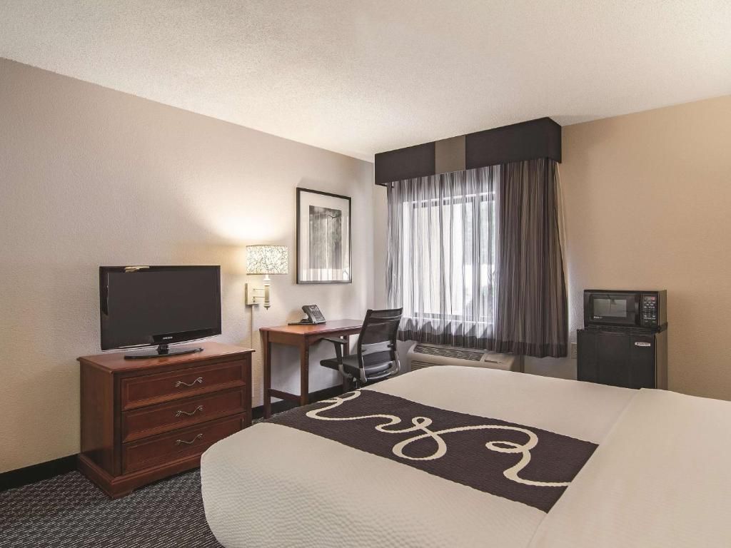 La Quinta Inn & Suites Miami Airport East фото 25