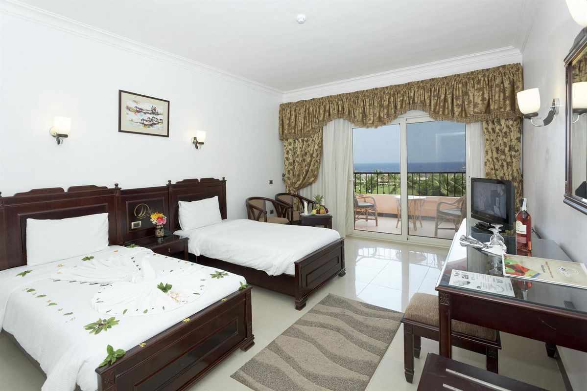 The Three Corners Happy Life Beach Resort фото 2