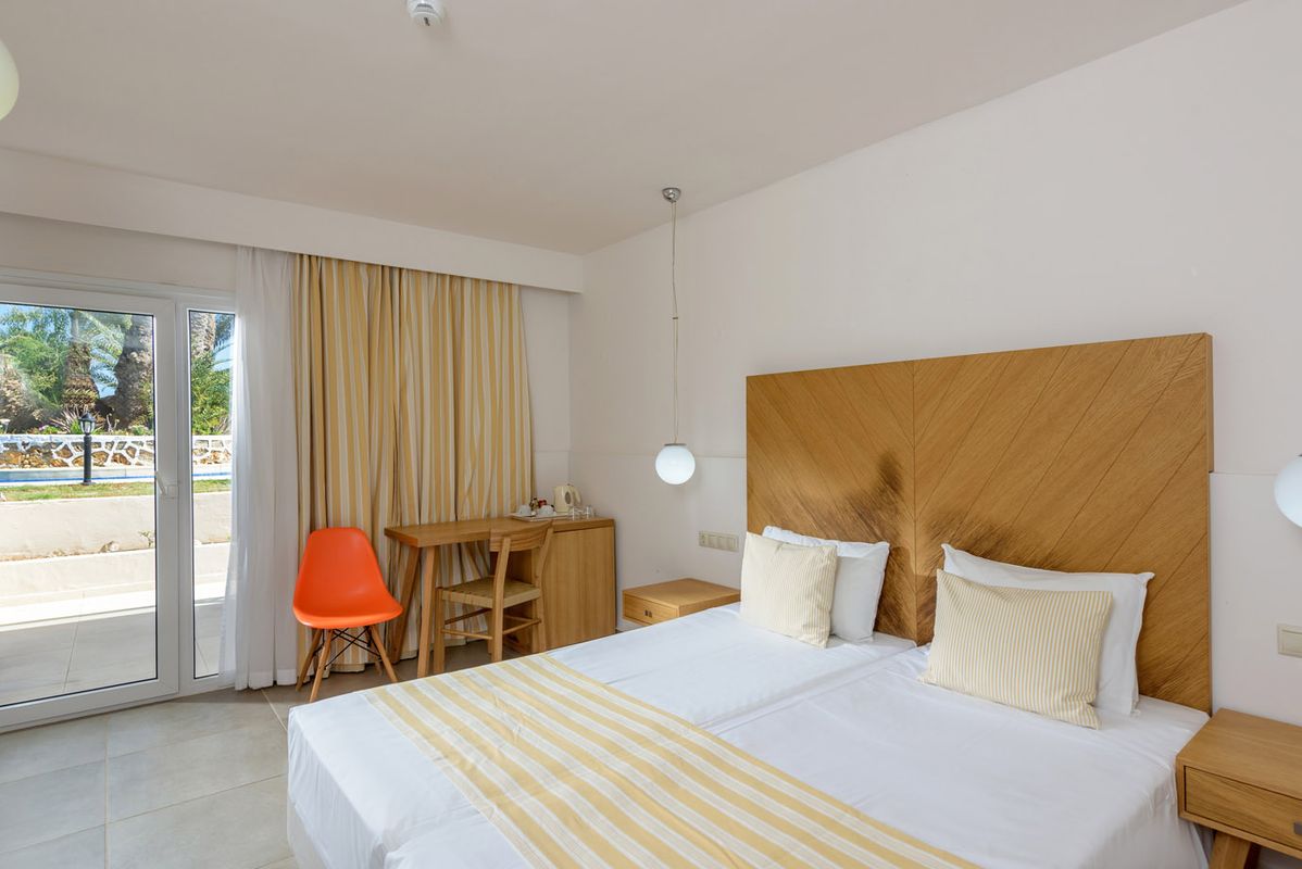 Zeus Hotels Palm Beach фото 3