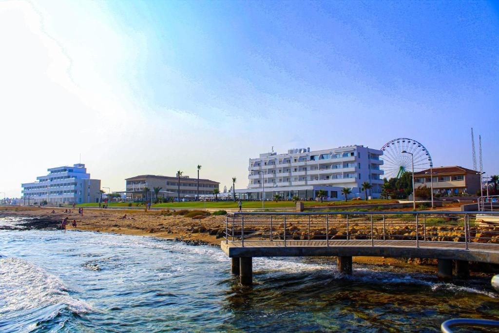 Pierre Anne Beach Hotel фото 27