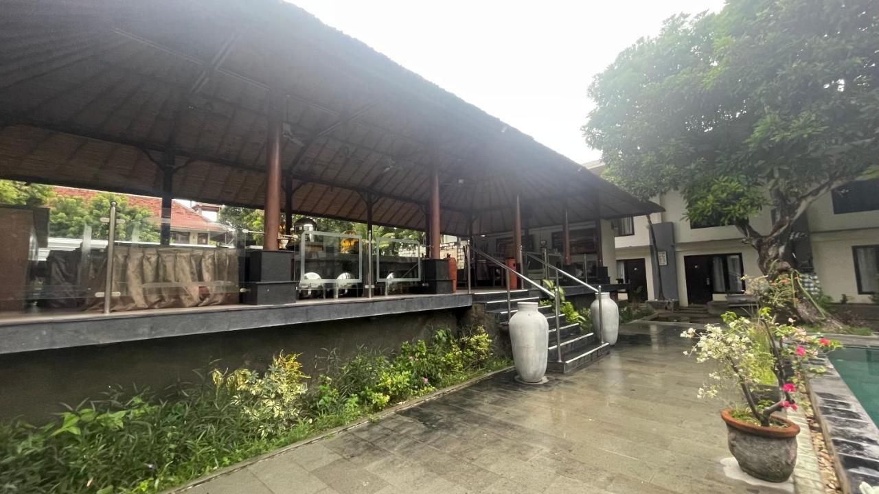 Ozz Hotel Kuta Bali фото 11