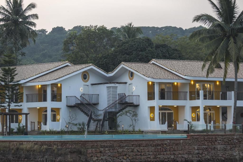 Acron Waterfront Resort фото 70