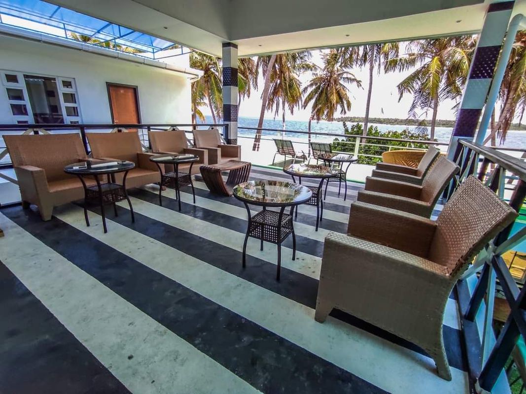 Dhonfulhafi Beach View & Spa фото 43