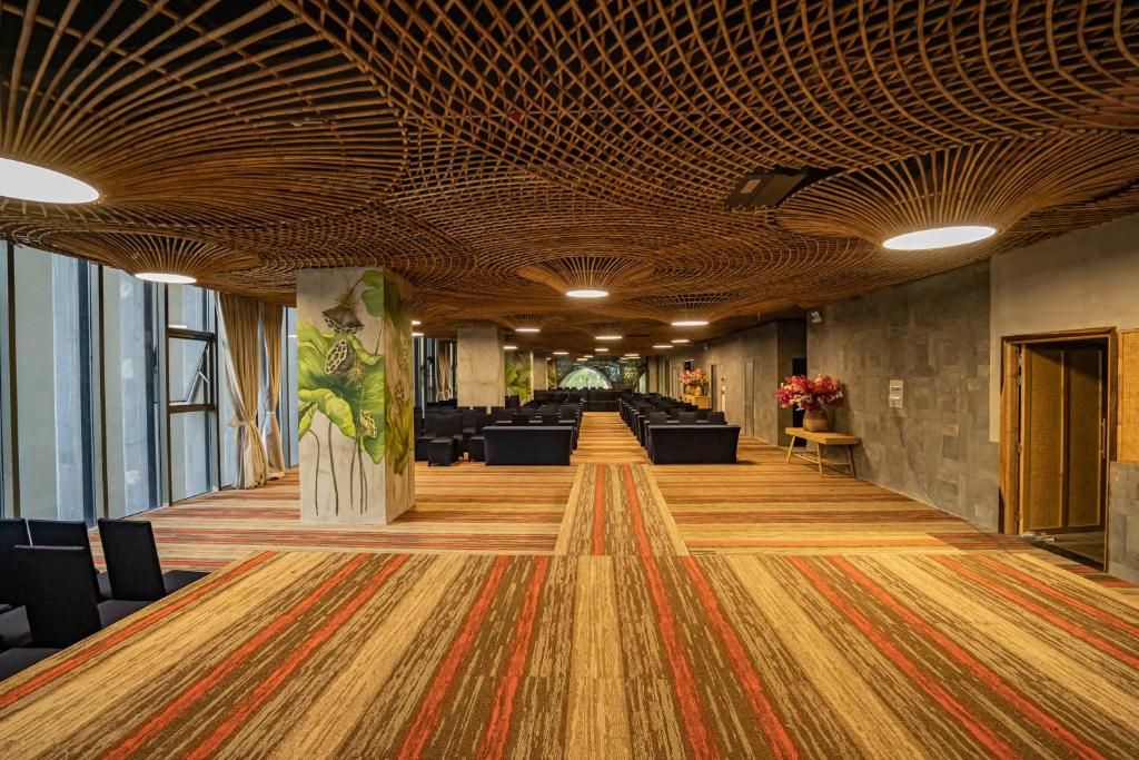 The Signature Hotel фото 63