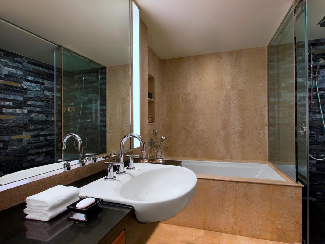 Royal Orchid Sheraton Hotel & Towers фото 32
