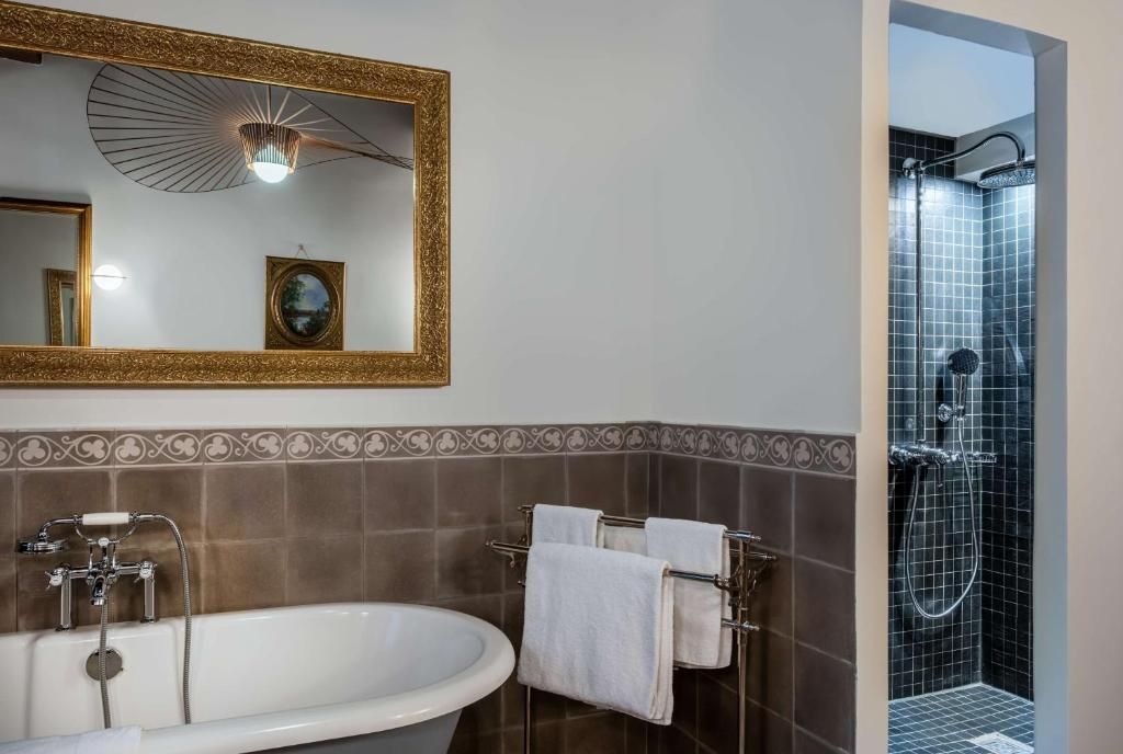 Hotel Cour Des Loges фото 47